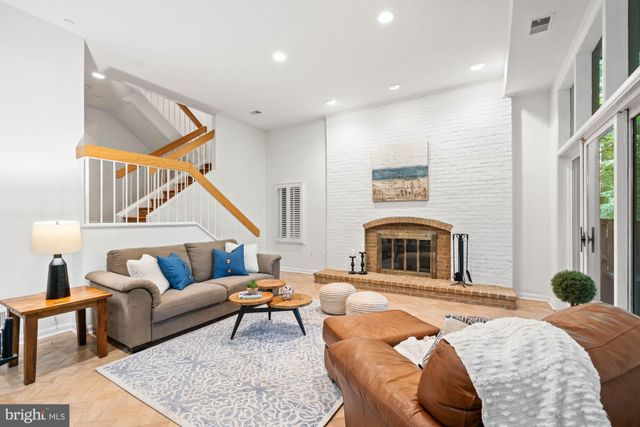 $1,250,000 | 6402 Goldleaf Drive, Bethesda, MD 20817