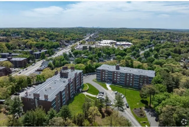 $2,950 | 5 Stonehill Drive, Unit 5J, Stoneham, MA 02180