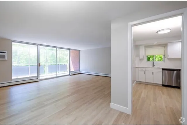 $2,950 | 5 Stonehill Drive, Unit 5J, Stoneham, MA 02180