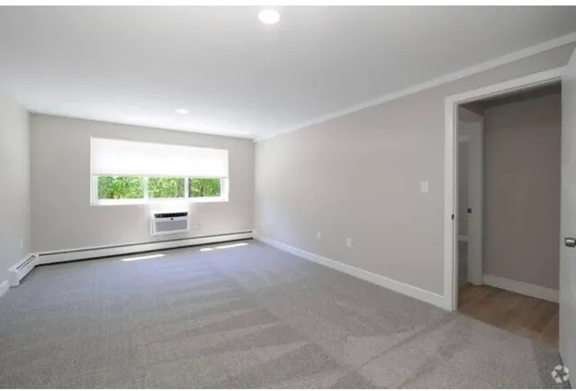 $2,950 | 5 Stonehill Drive, Unit 5J, Stoneham, MA 02180