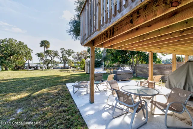 an aerial view of residential house with outdoor space and lake view