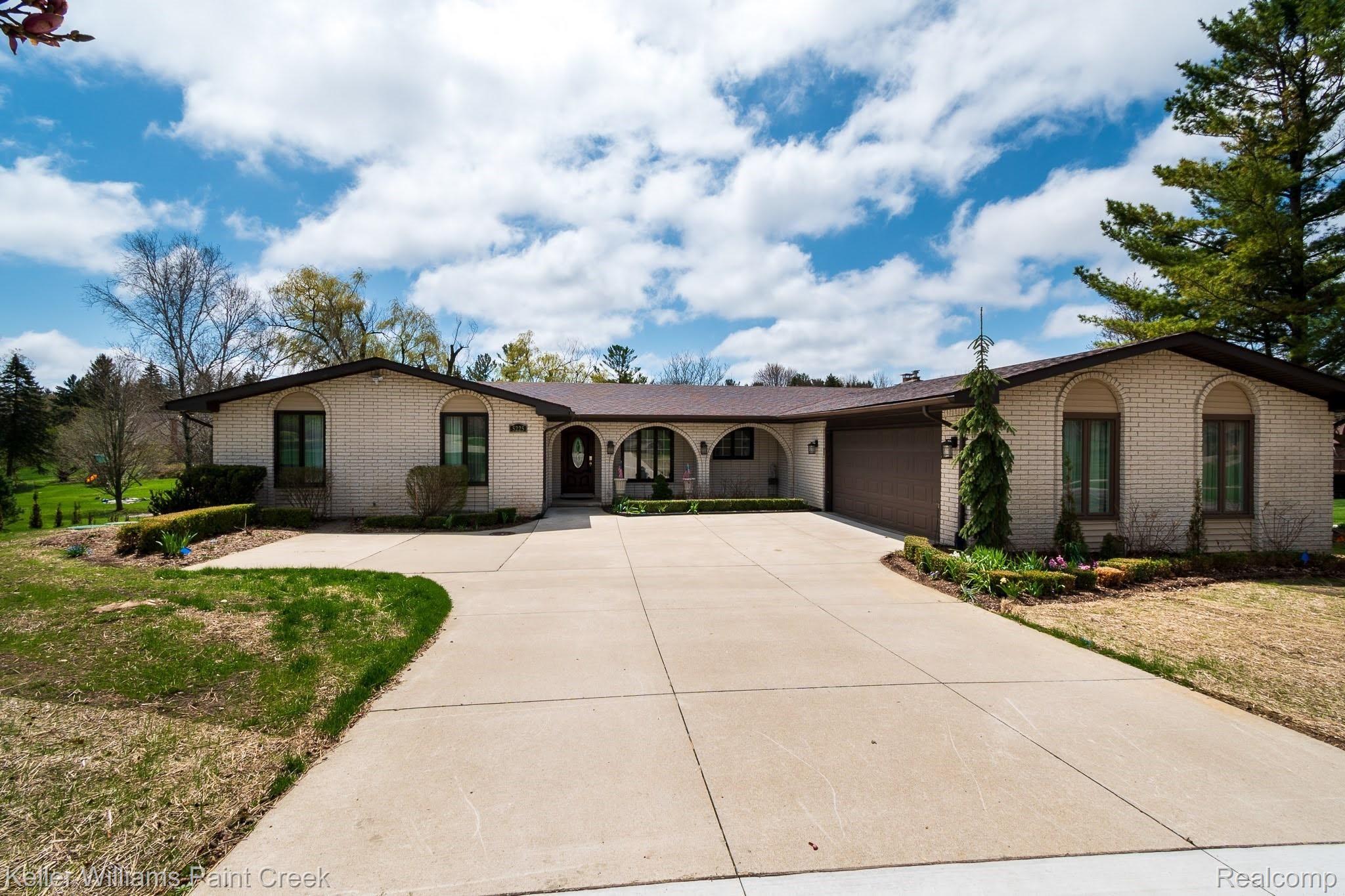 5225 Darby Circle Rochester, MI 48306 - Photo 1 of 39 Beautiful brick ranch!