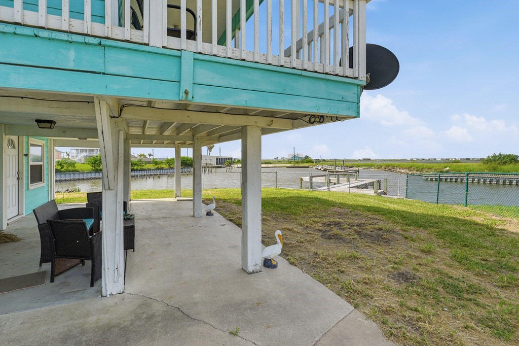 554 Copano Cove Road Rockport, TX 78382 - Photo 8 of 40