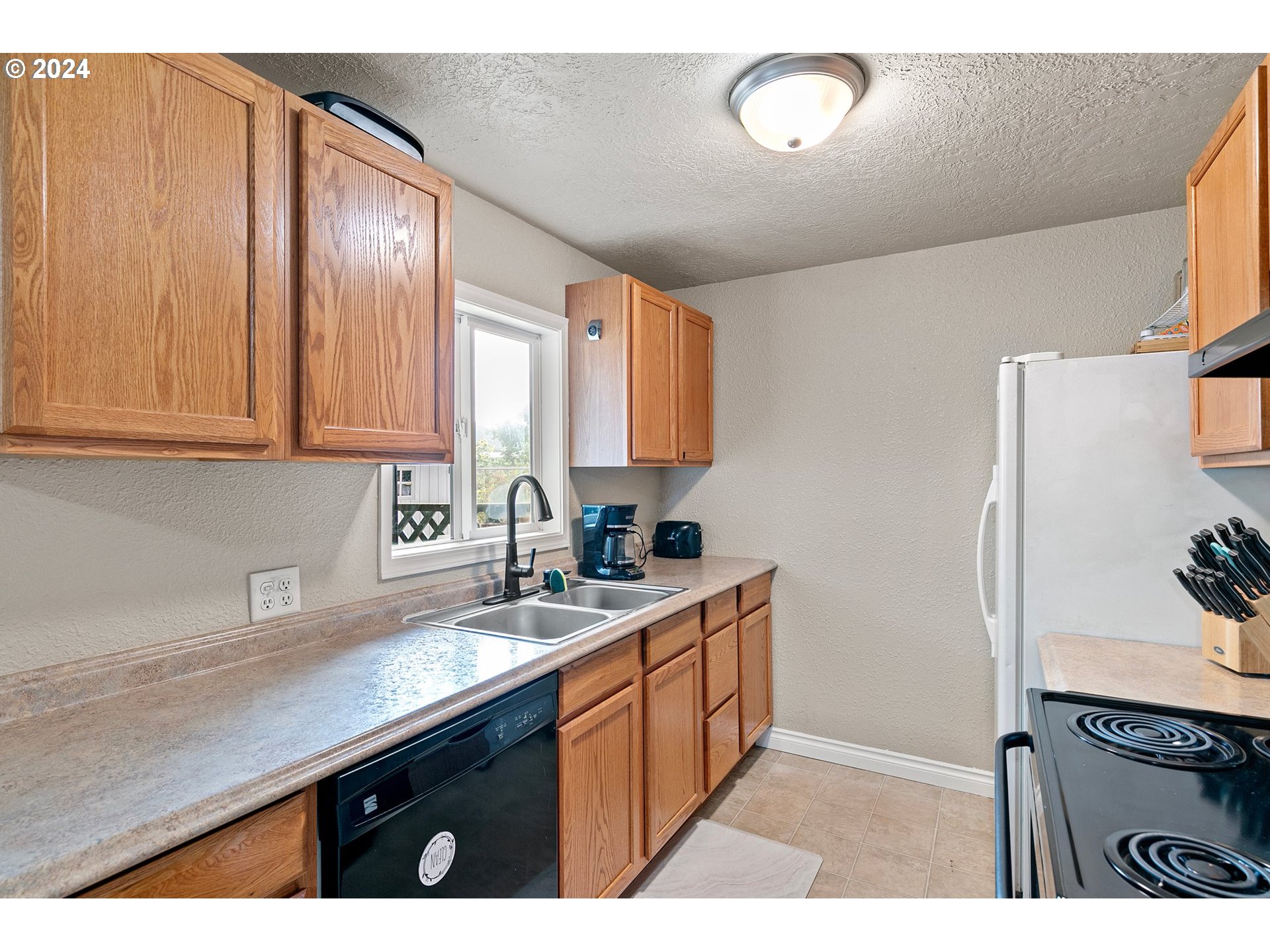 237 South 52nd Street Springfield, OR 97478 - Photo 12 of 29