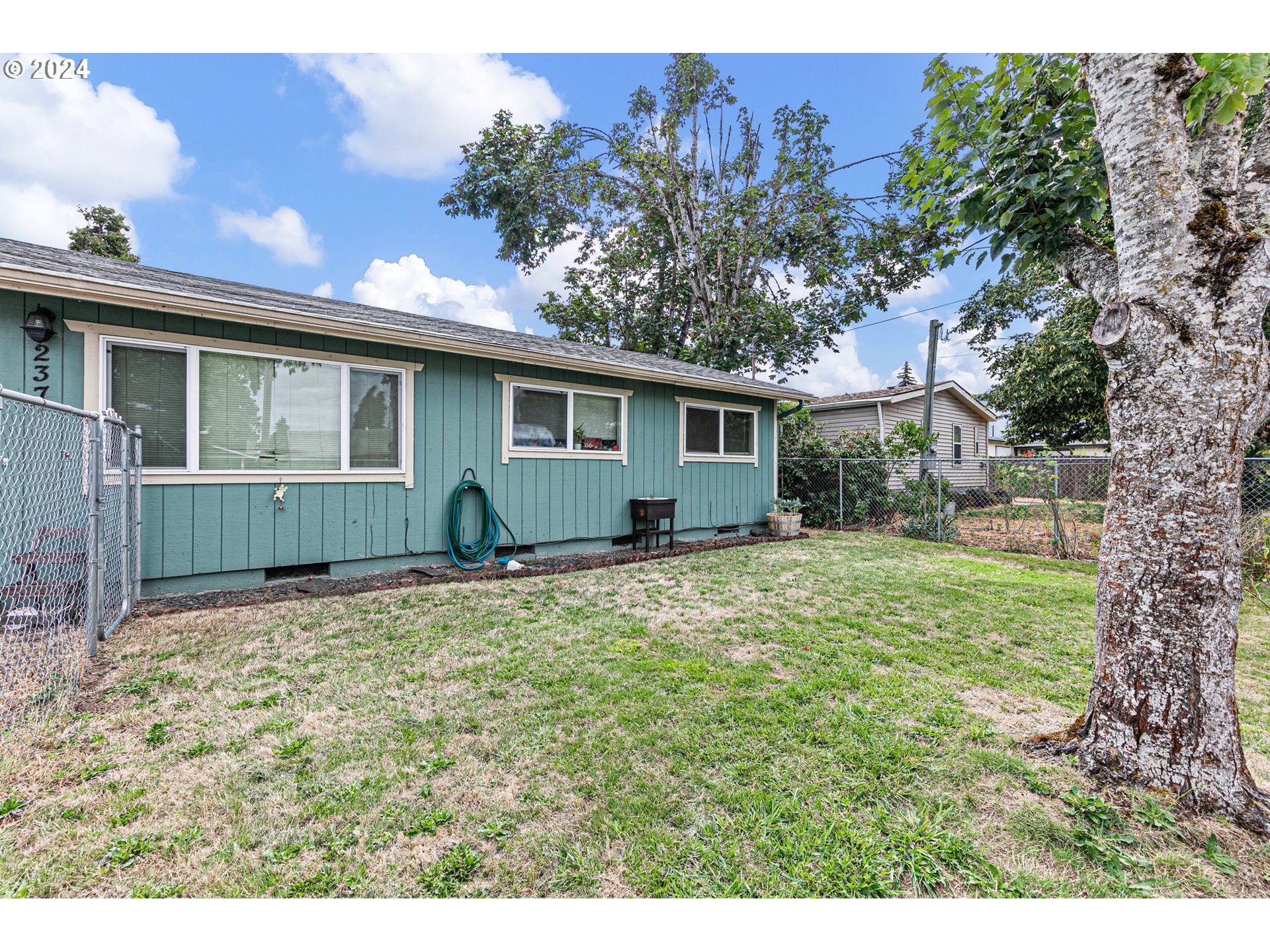 237 South 52nd Street Springfield, OR 97478 - Photo 2 of 29