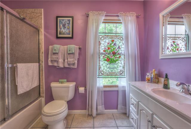 7334 Ruby Keith Road White House, TN 37188 - Photo 16 of 20 Beautiful, cheery bath