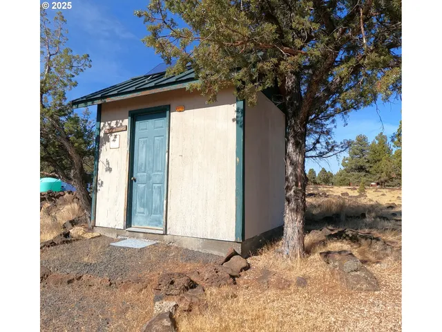 a view of a house with a snow in the yard