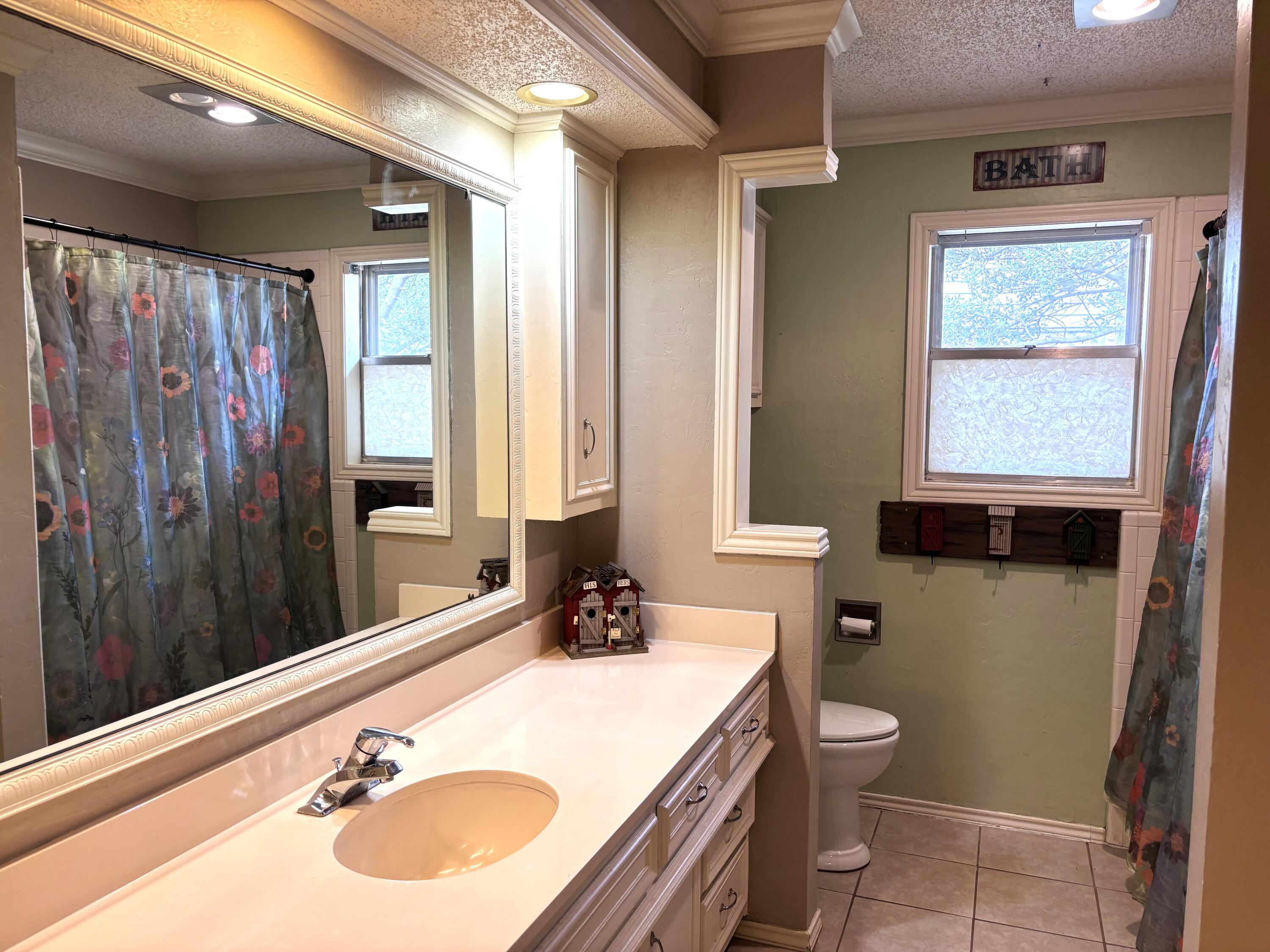 3608 76th Street Lubbock, TX 79423 - Photo 25 of 28 Main Bath