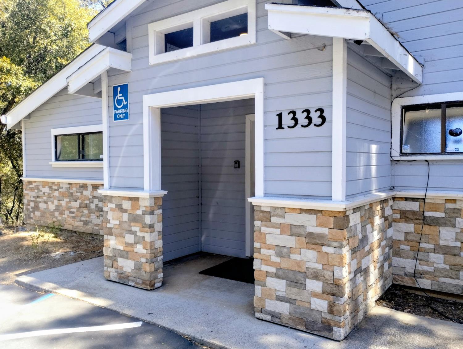 1333 Highway 174 Colfax, CA 95713 - Photo 17 of 88 a front view of a house with parking space