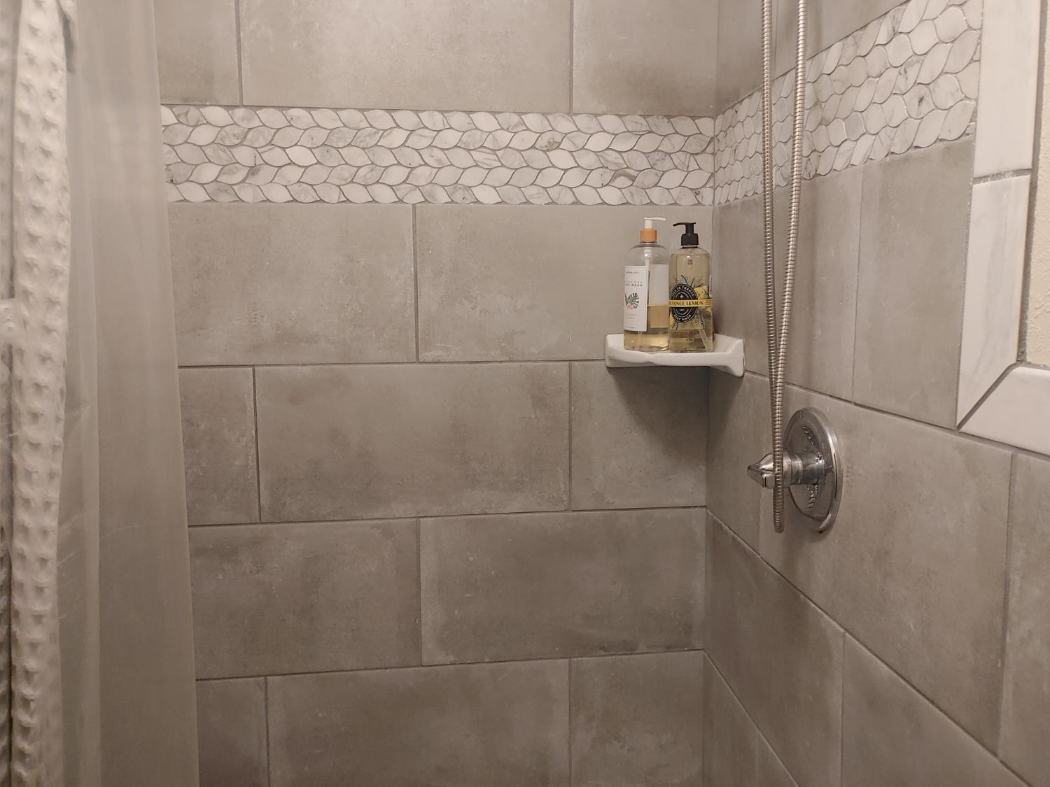 1333 Highway 174 Colfax, CA 95713 - Photo 38 of 88 a bathroom with a shower
