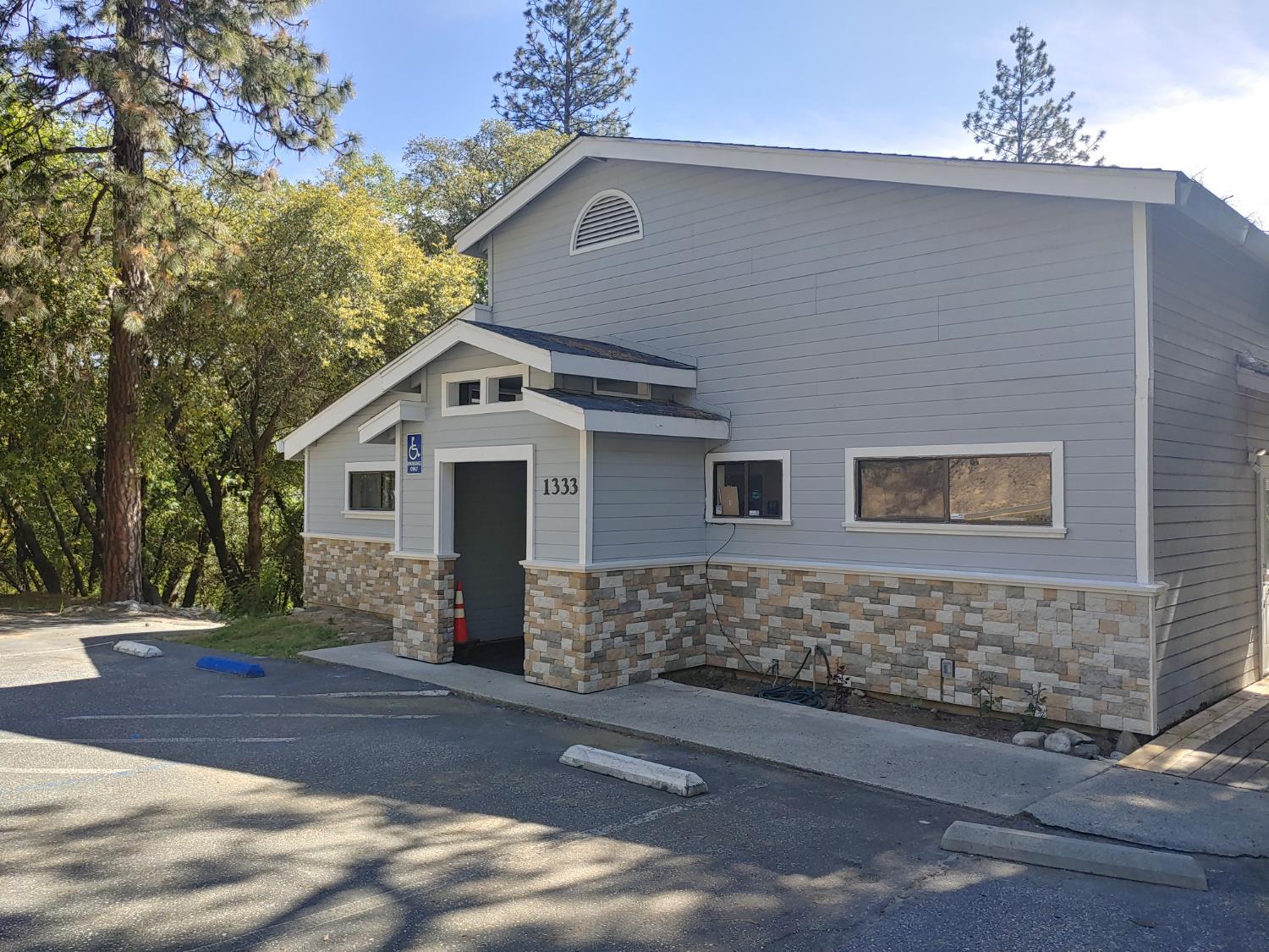 1333 Highway 174 Colfax, CA 95713 - Photo 5 of 88 view of side of property featuring stone siding