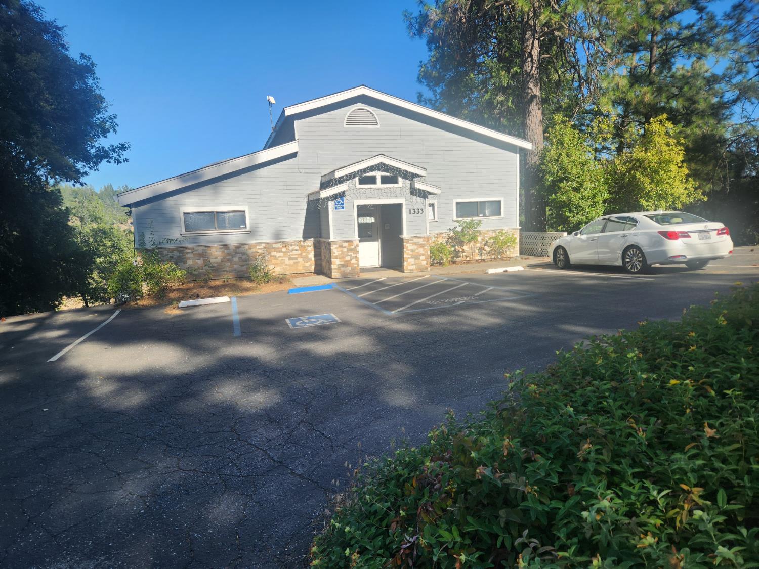 1333 Highway 174 Colfax, CA 95713 - Photo 58 of 88 a front view of a house with a yard