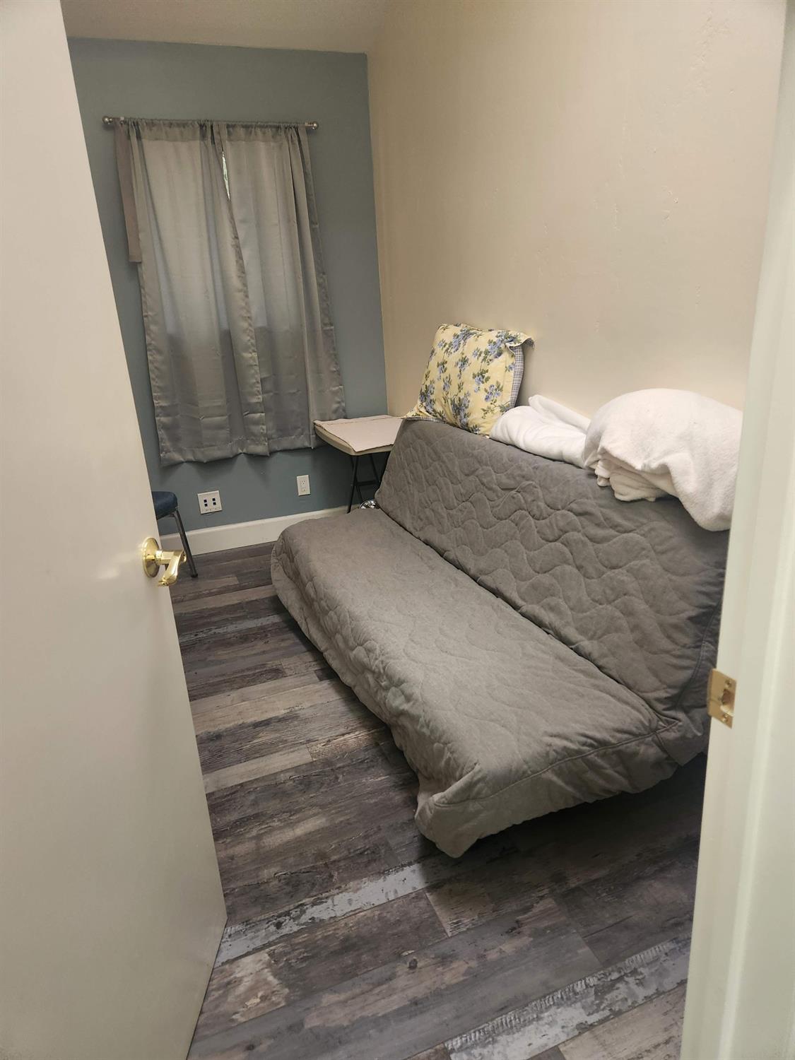 1333 Highway 174 Colfax, CA 95713 - Photo 68 of 88 a bedroom with a bed and a window