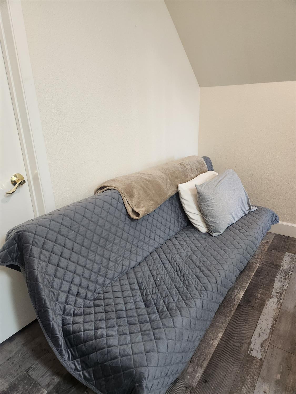 1333 Highway 174 Colfax, CA 95713 - Photo 75 of 88 a bedroom with a bed