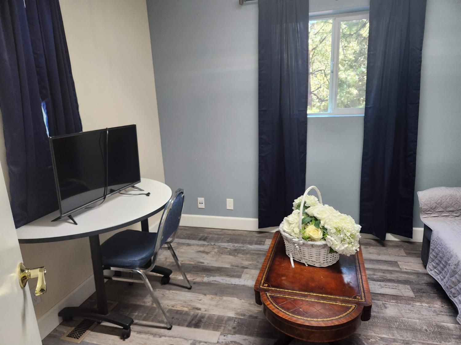 1333 Highway 174 Colfax, CA 95713 - Photo 77 of 88 a workspace with furniture and a window