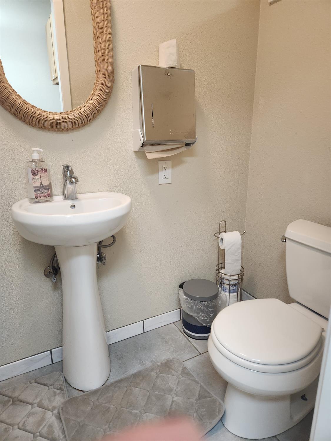 1333 Highway 174 Colfax, CA 95713 - Photo 87 of 88 bathroom with a textured wall suite 300