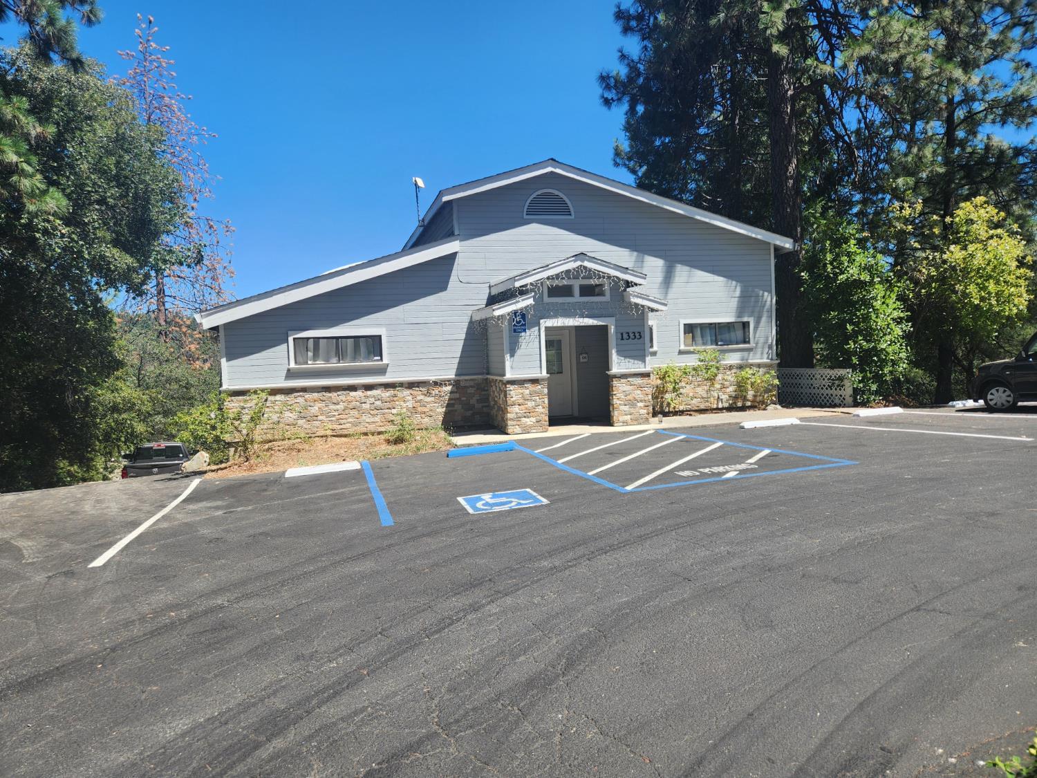 1333 Highway 174 Colfax, CA 95713 - Photo 10 of 88 a front view of a house with a yard