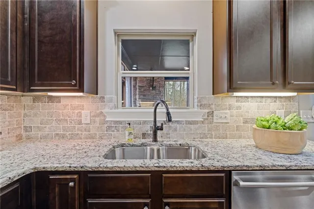 $575,000 | 132 Amberleigh Drive Southeast, White, GA 30184