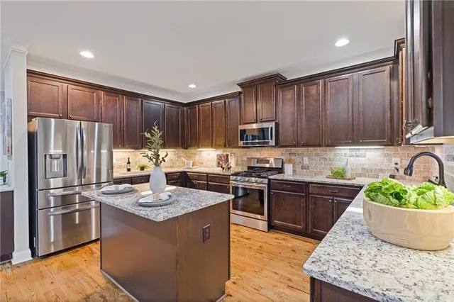 $575,000 | 132 Amberleigh Drive Southeast, White, GA 30184