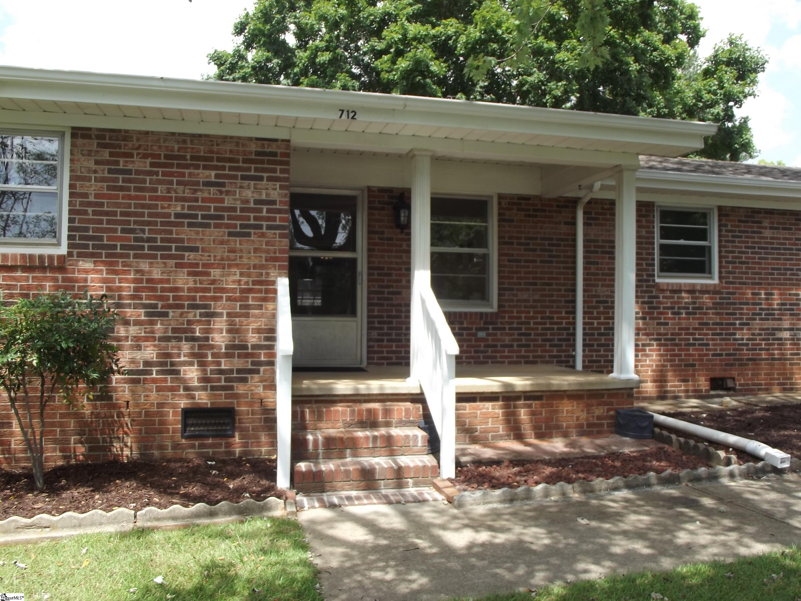 712 Davenport Road Simpsonville, SC 29680 - Photo 2 of 23 Gallery Image 2