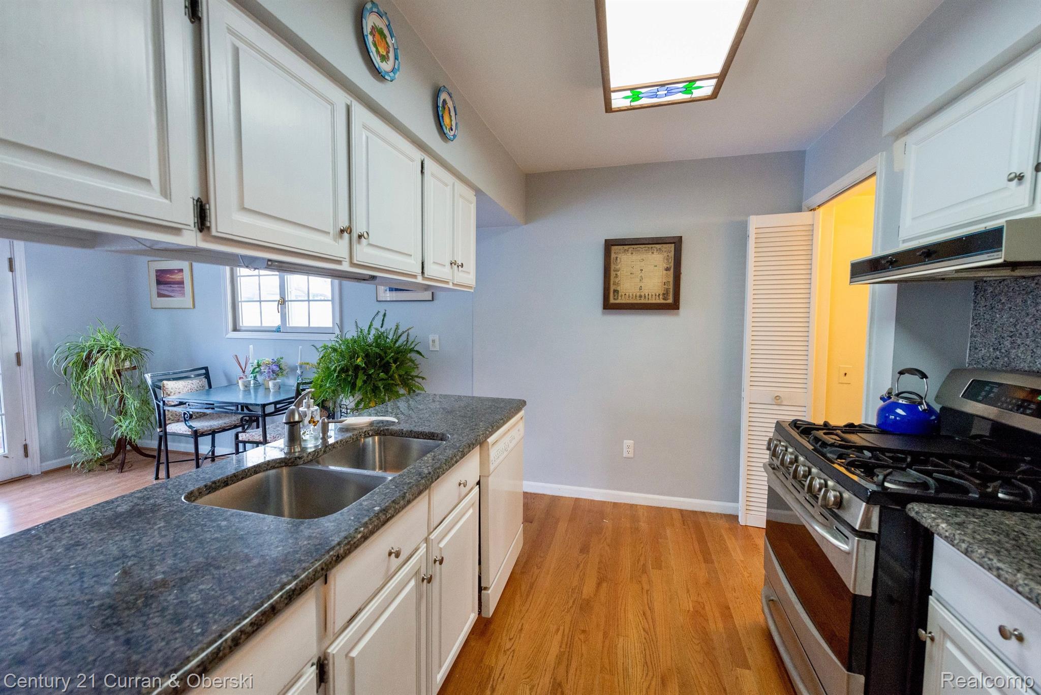 4214 Normandy Road Royal Oak, MI 48073 - Photo 3 of 33 Gallery Image 3