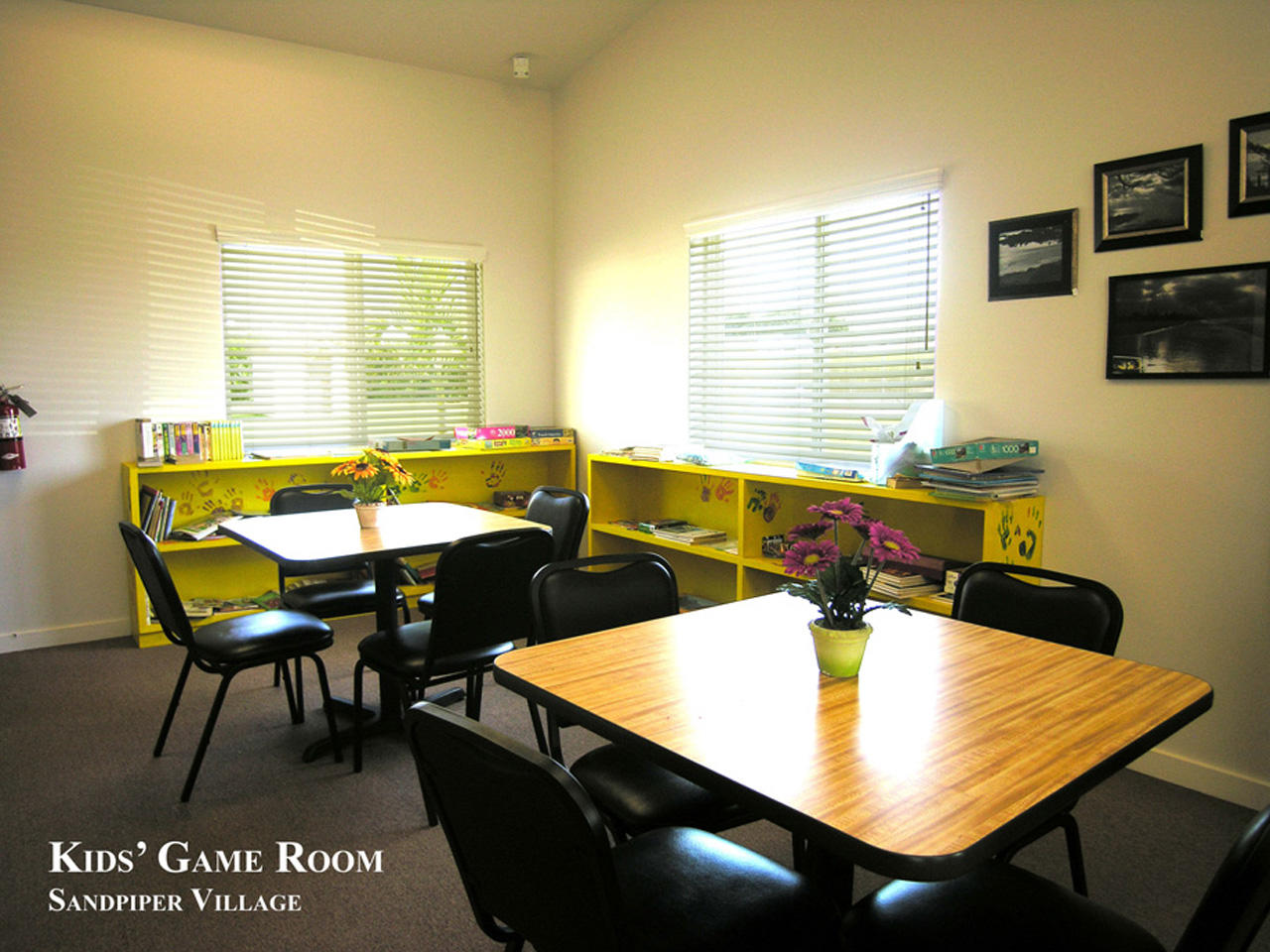 3950 Via Real, Unit SPC 256 Carpinteria, CA 93013 - Photo 21 of 25 a view of a dining room with furniture