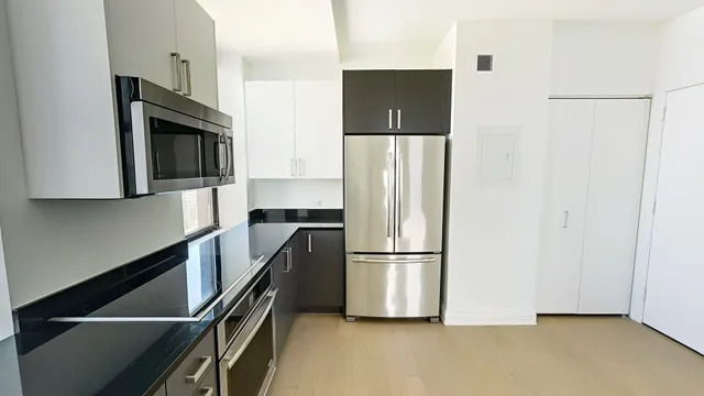 $6,558 | 70 Pine Street, Unit 932 | Financial District