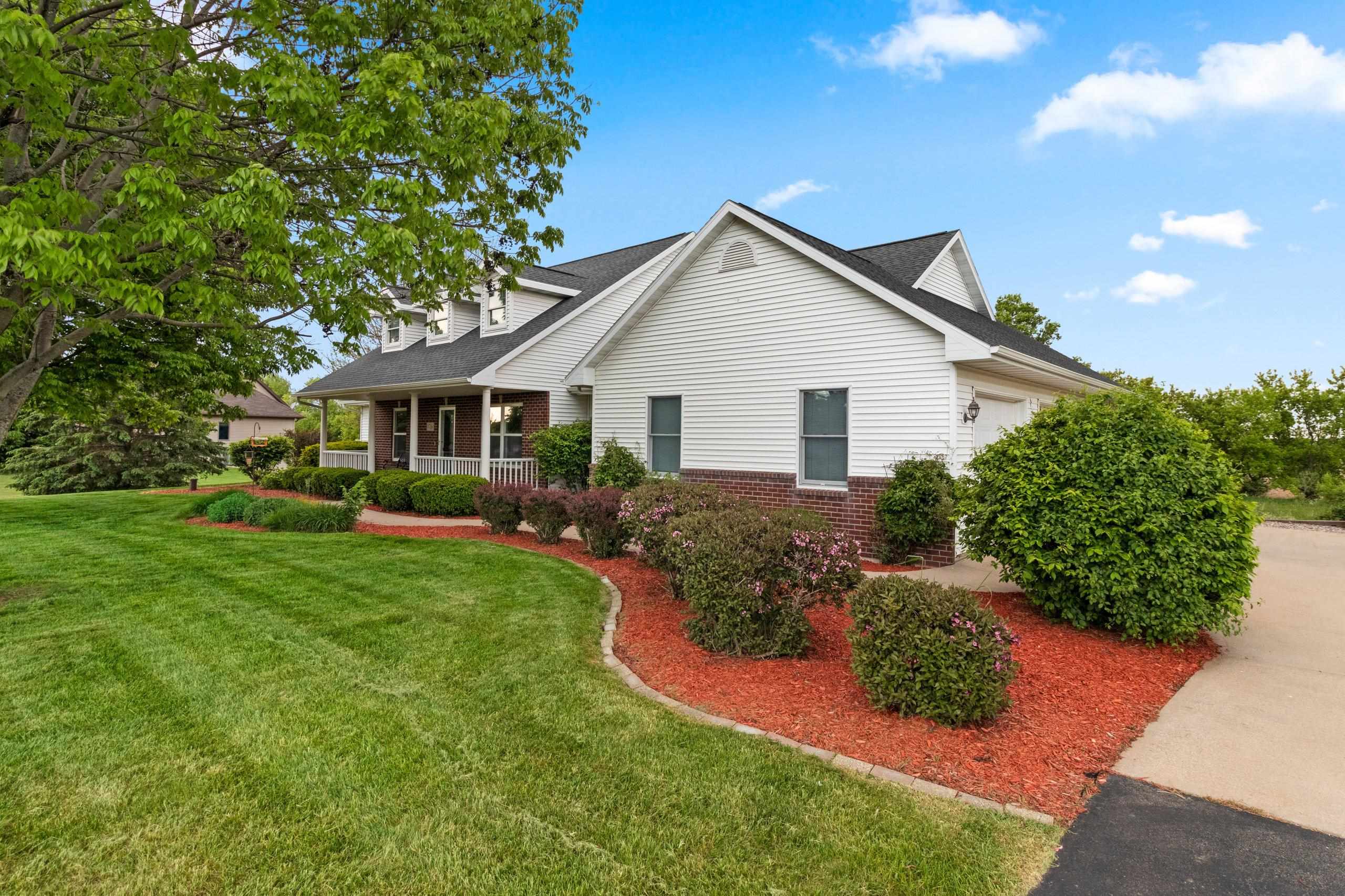 W7436 Ridgeside Drive Neenah, WI 54956 - Photo 4 of 57