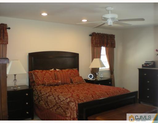 33 Clive Hills Road Edison, NJ 08820 - Photo 4 of 10 a bedroom with a bed and a lamp