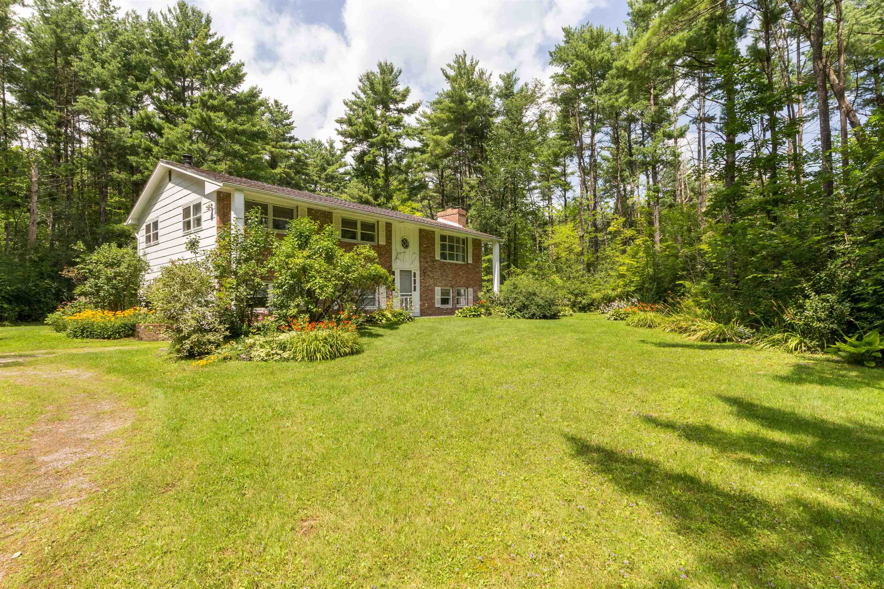 303 Middle Road Colchester, VT 05446 - Photo 2 of 32 Gallery Image 2