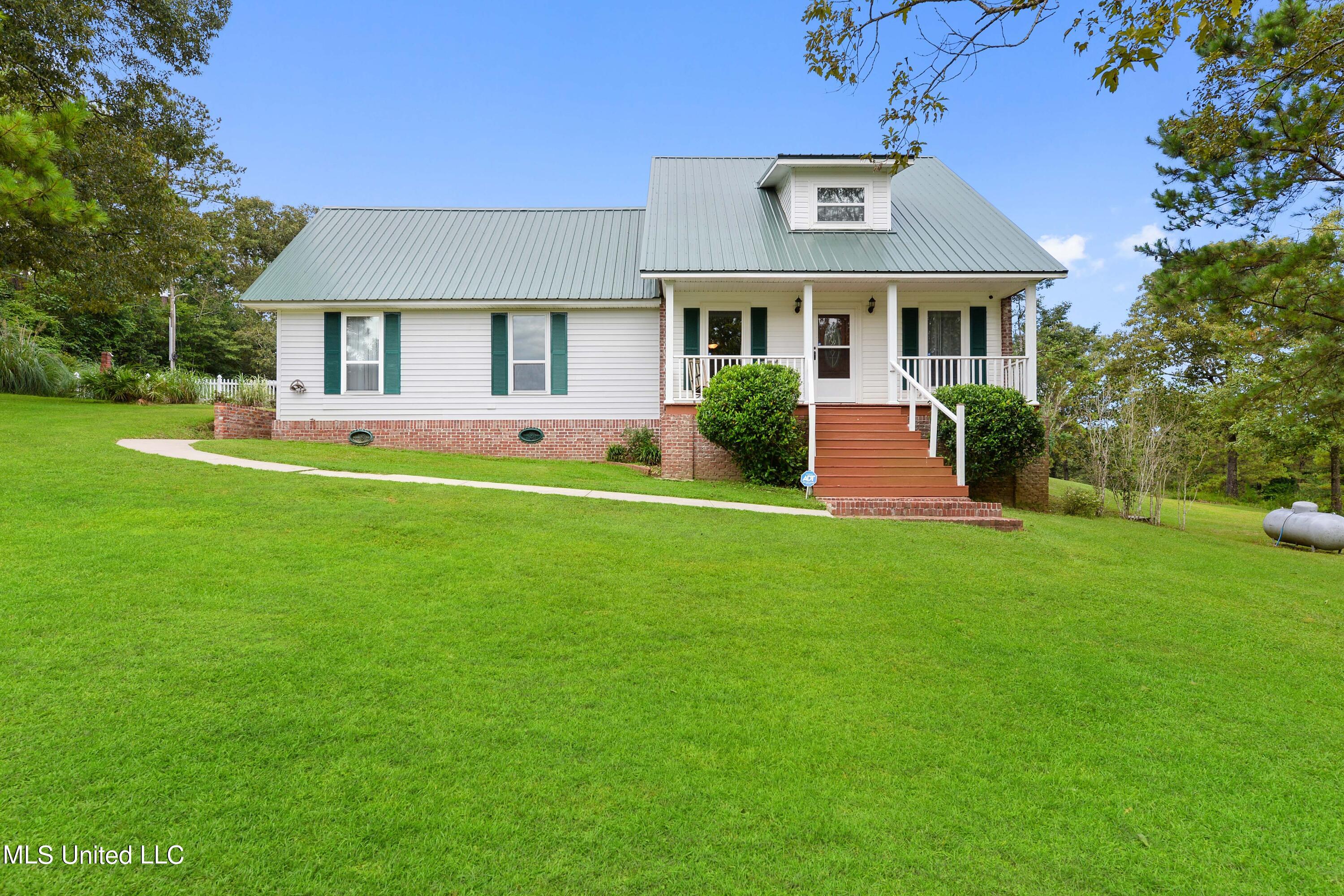 1043 Anchor Lake Road Carriere, MS 39426 - Photo 1 of 47 001