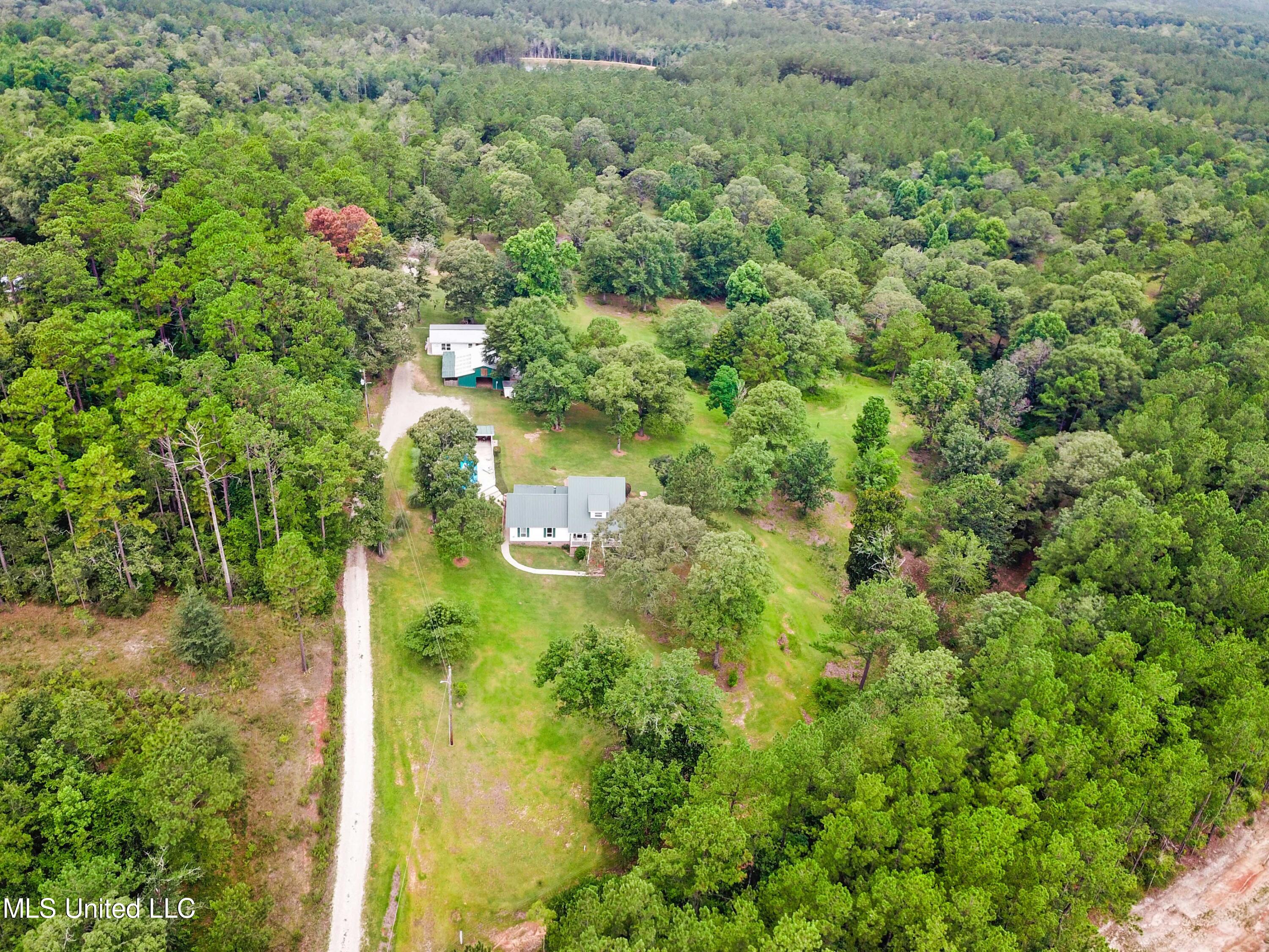1043 Anchor Lake Road Carriere, MS 39426 - Photo 39 of 47 036