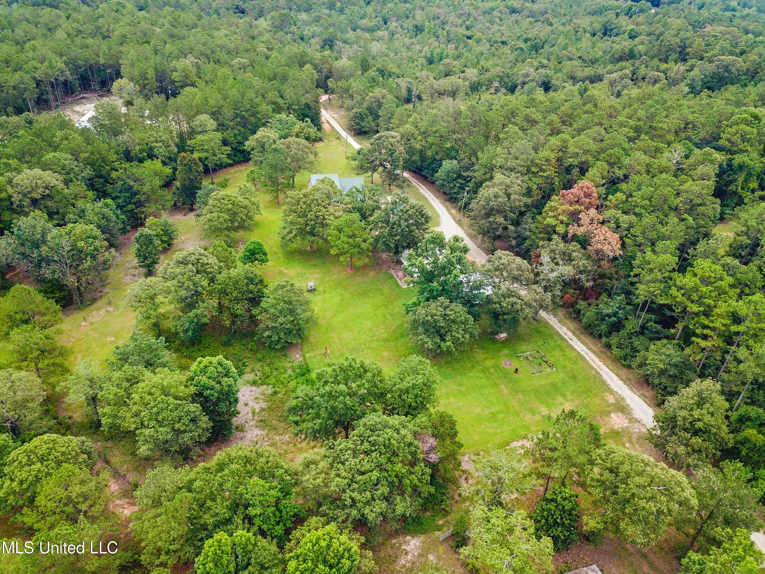 1043 Anchor Lake Road Carriere, MS 39426 - Photo 43 of 47 040