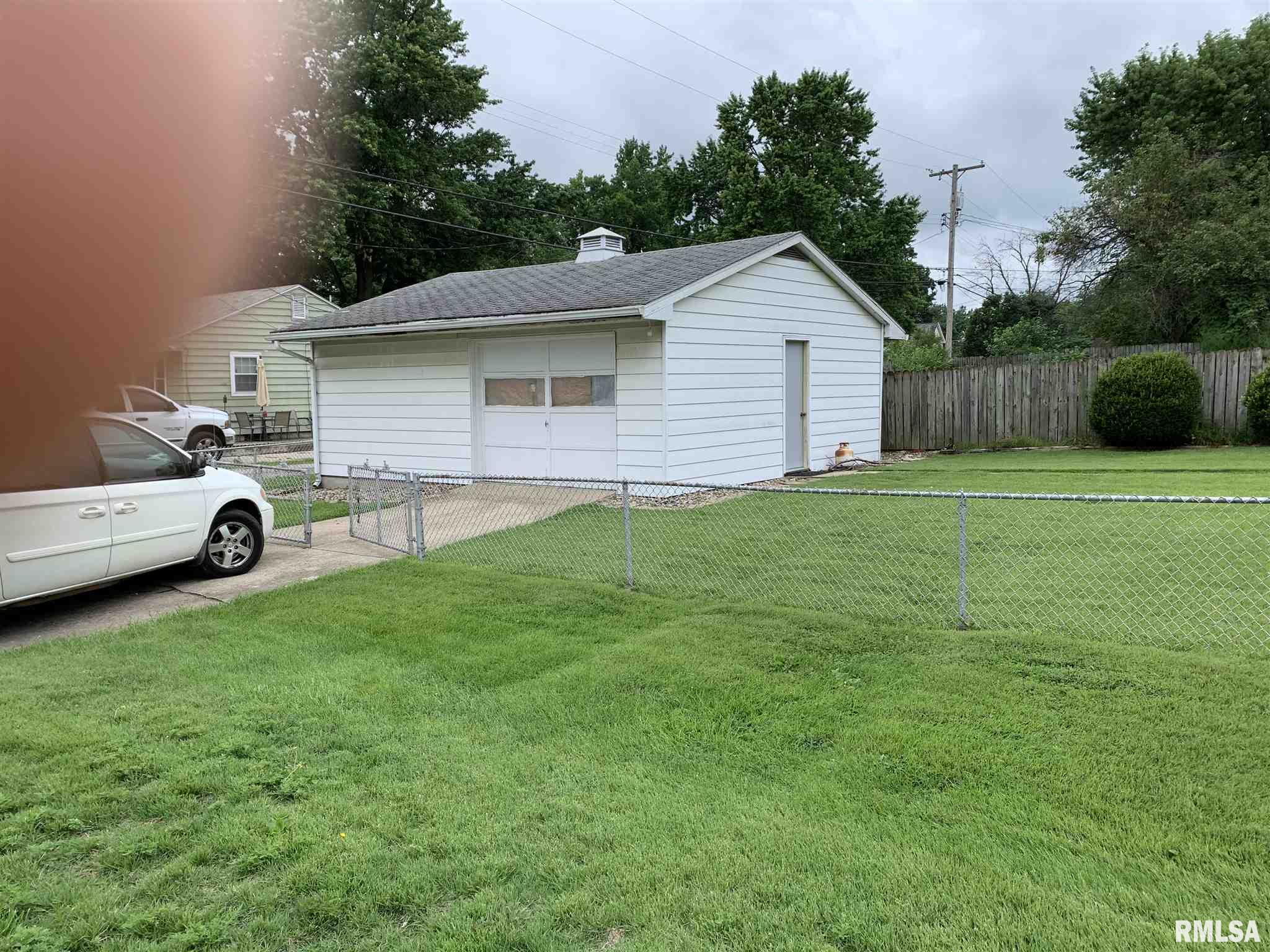 729 East Ridgely Avenue Springfield, IL 62702 - Photo 2 of 13