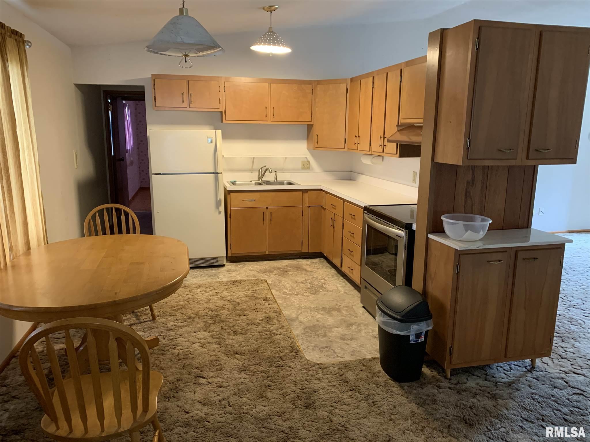 729 East Ridgely Avenue Springfield, IL 62702 - Photo 3 of 13