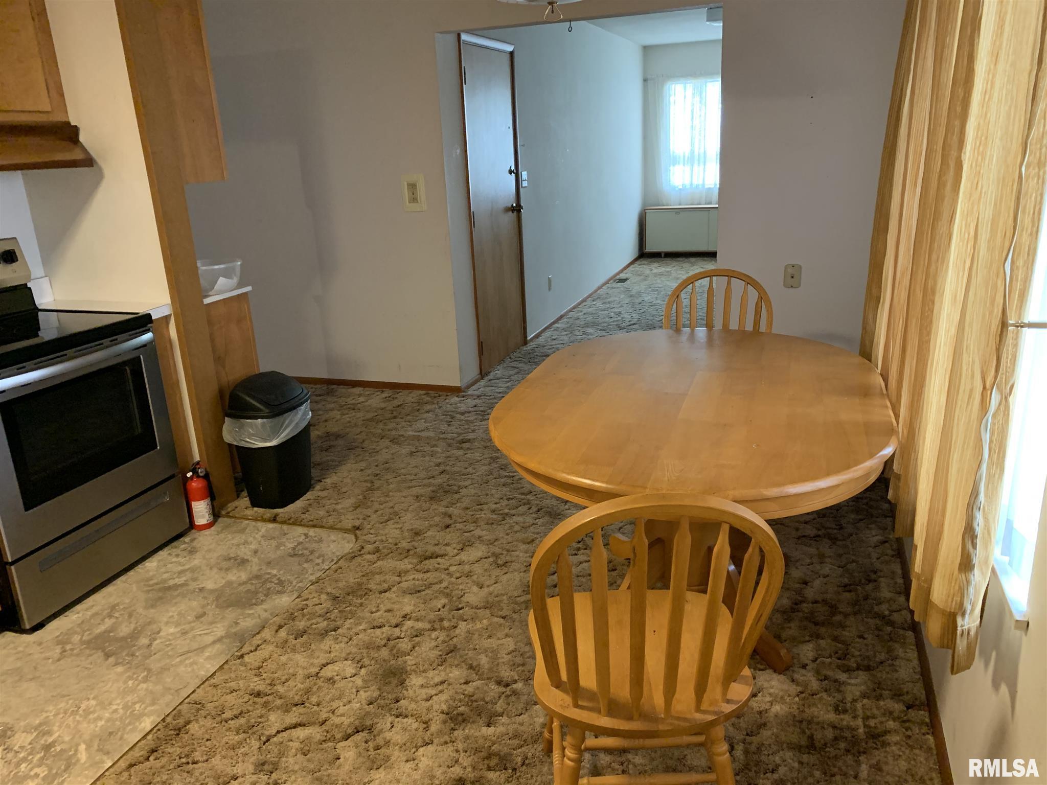729 East Ridgely Avenue Springfield, IL 62702 - Photo 5 of 13