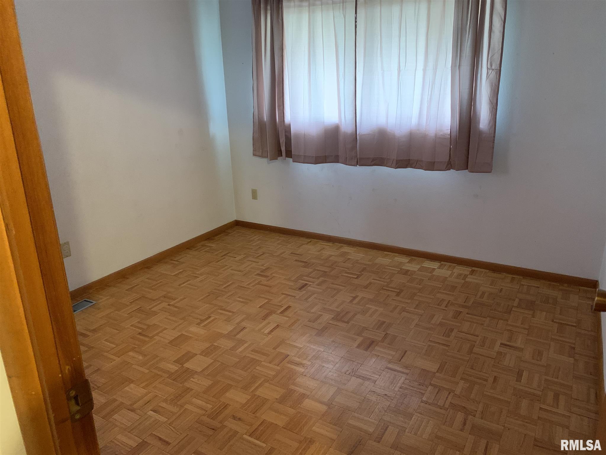 729 East Ridgely Avenue Springfield, IL 62702 - Photo 9 of 13