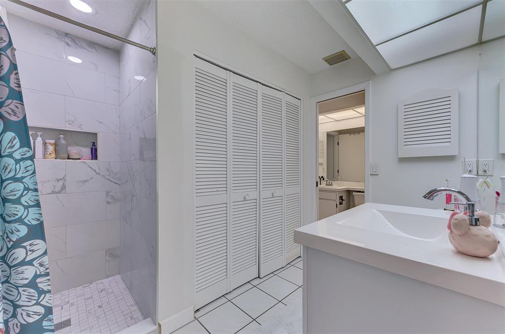 952 North Beneva Road, Unit V23 Sarasota, FL 34232 - Photo 37 of 46 Gallery Image 37