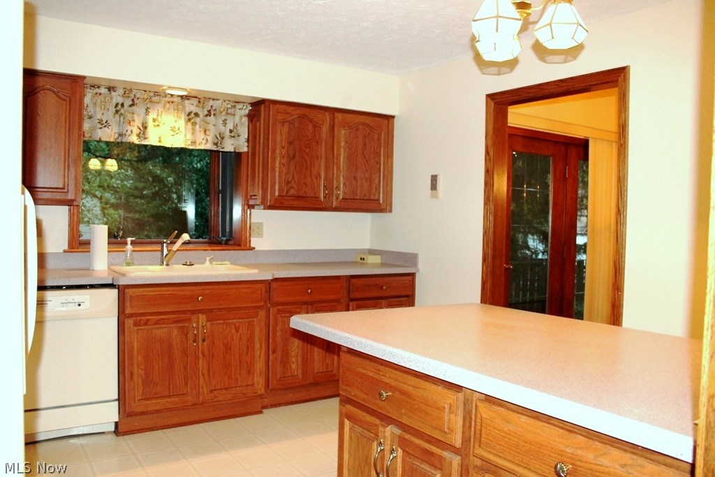 13088 Drake Road Strongsville, OH 44136 - Photo 2 of 22