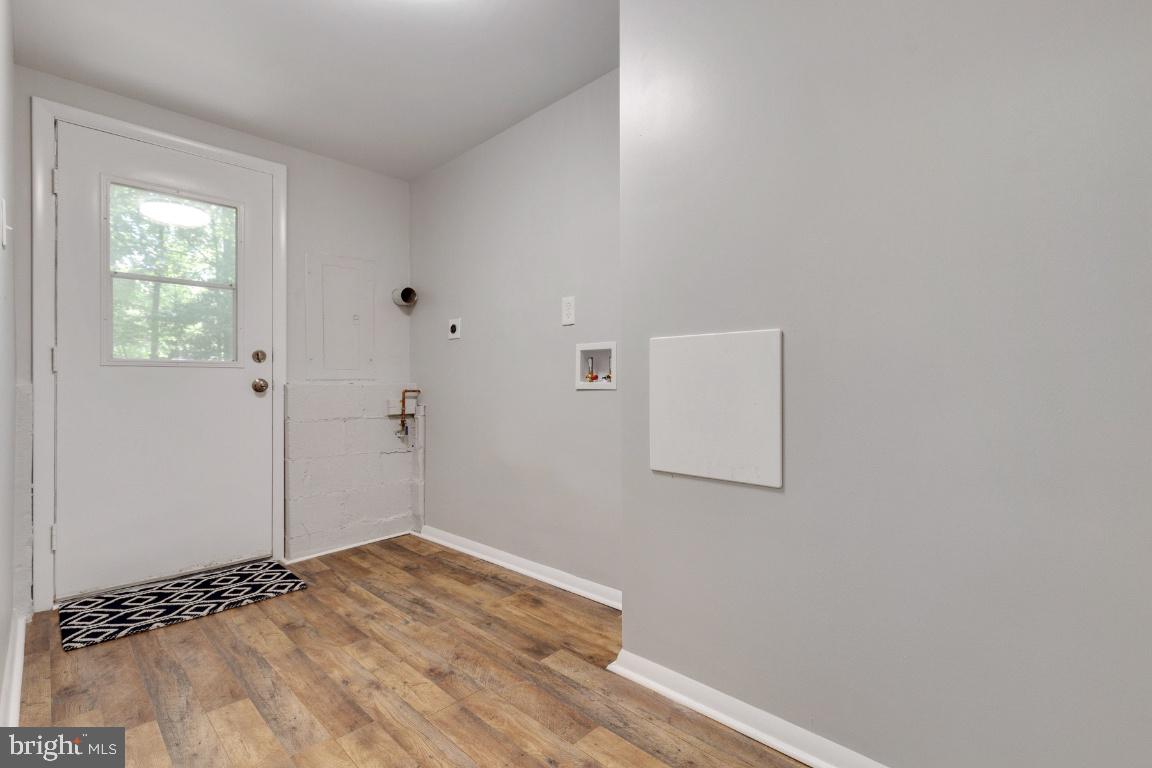 8467 Falling Leaf Road Springfield, VA 22153 - Photo 32 of 41 Gallery Image 32