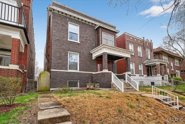 $364,000 | 2018 Ann Avenue, St. Louis, MO 63104