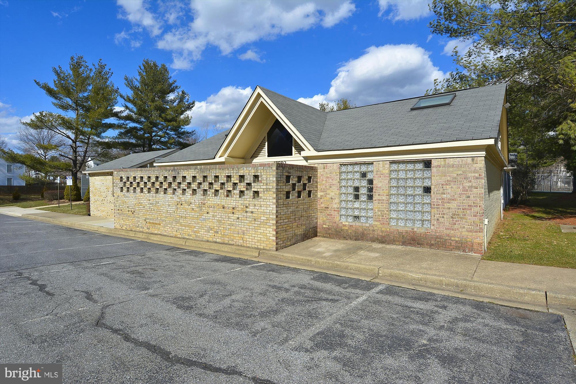 17509 Gallagher Way Olney, MD 20832 - Photo 27 of 48 Cashell Manor Pool