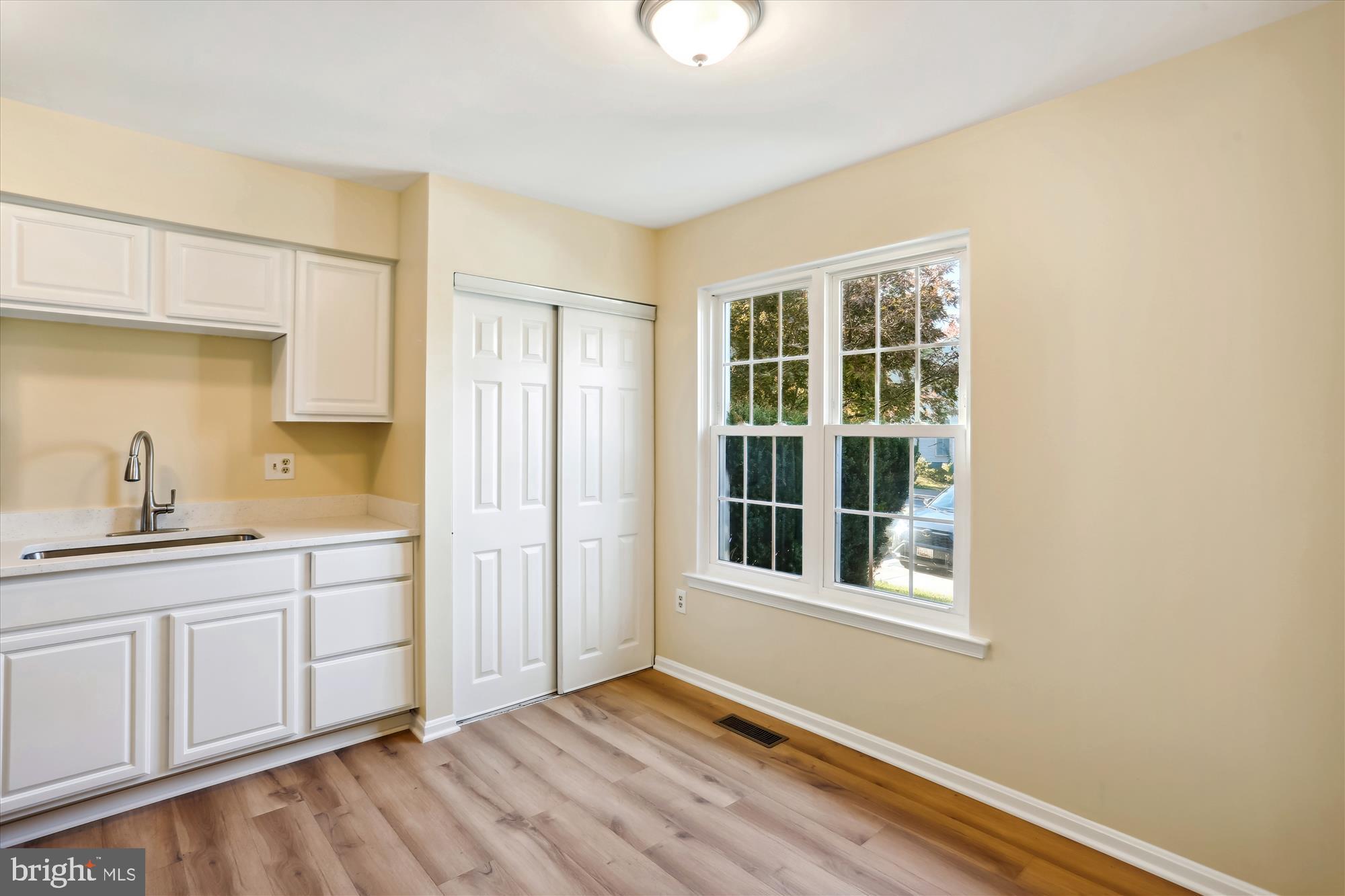 17509 Gallagher Way Olney, MD 20832 - Photo 3 of 48 NEW FLOORS! Breakfast Area