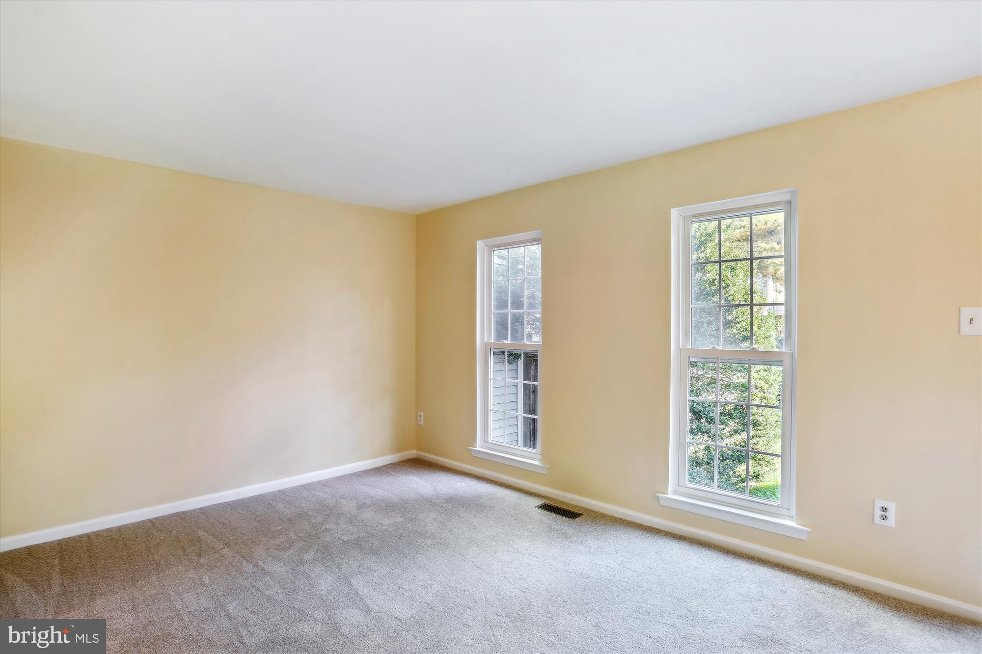 17509 Gallagher Way Olney, MD 20832 - Photo 8 of 48 Living Room