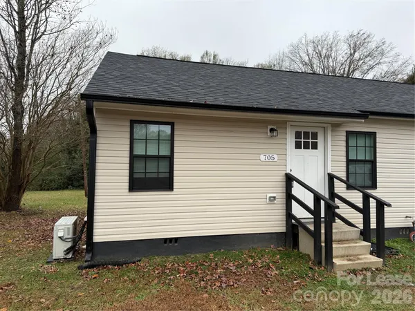 $1,100 | 707 North Main Street, Stanley, NC 28164