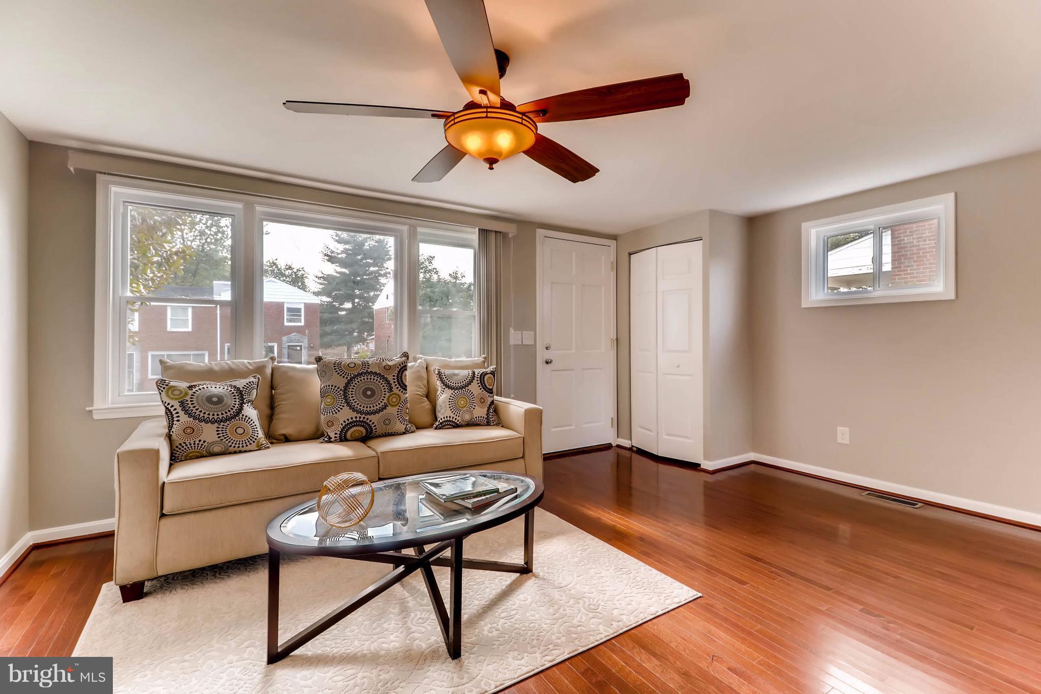 5533 Whitwood Road Baltimore, MD 21206 - Photo 3 of 27 Living Room