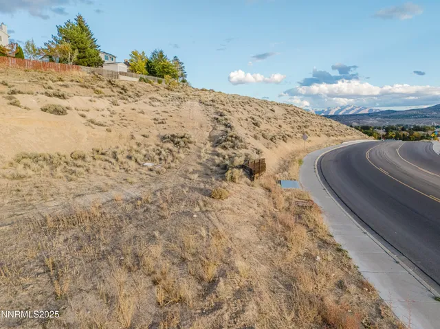 a view of a very nice looking building