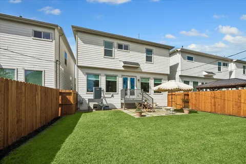 $345,000 | 419 Yale Oaks Lane, Houston, TX 77091