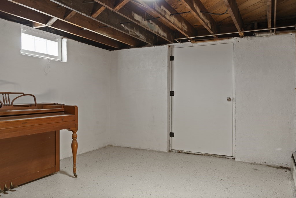 94 Milton Street Springfield, MA 01151 - Photo 31 of 41