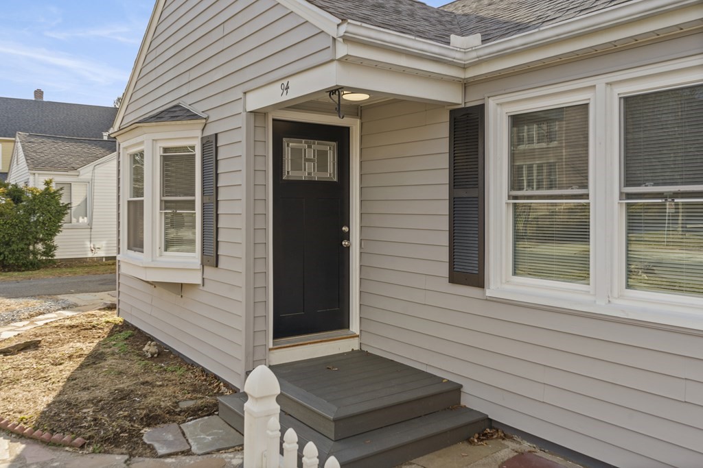 94 Milton Street Springfield, MA 01151 - Photo 4 of 41